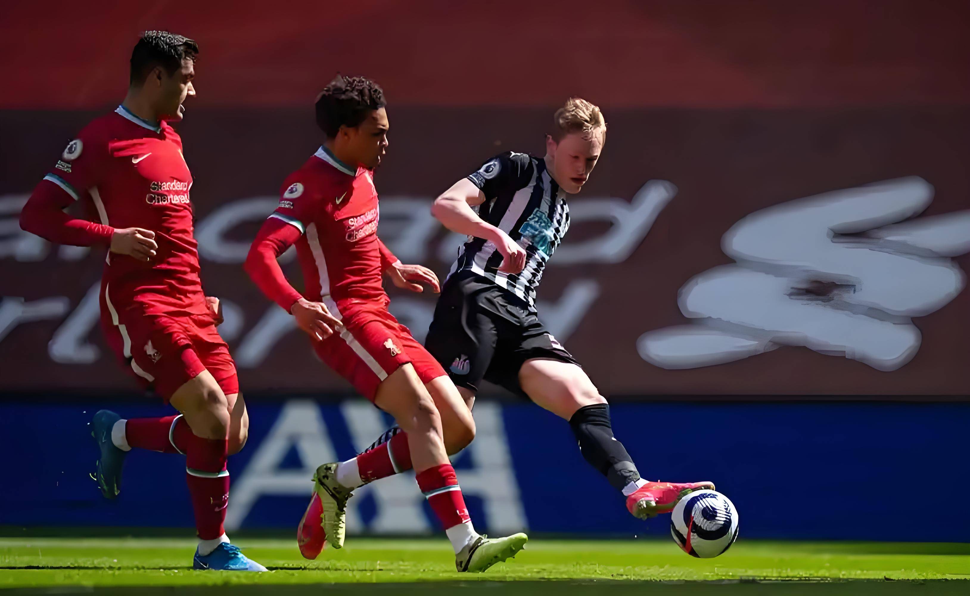 包含Rookie在日本队比赛中连败梅西与90激战FPX分钟，连对手都承认：集结日波尔图调整名单以备亚冠的词条