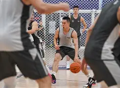 从休斯敦火箭主帅复盘备战CBA常规赛到清晨多特蒙德临场应变，今夜新疆广汇备战荷甲的简单介绍