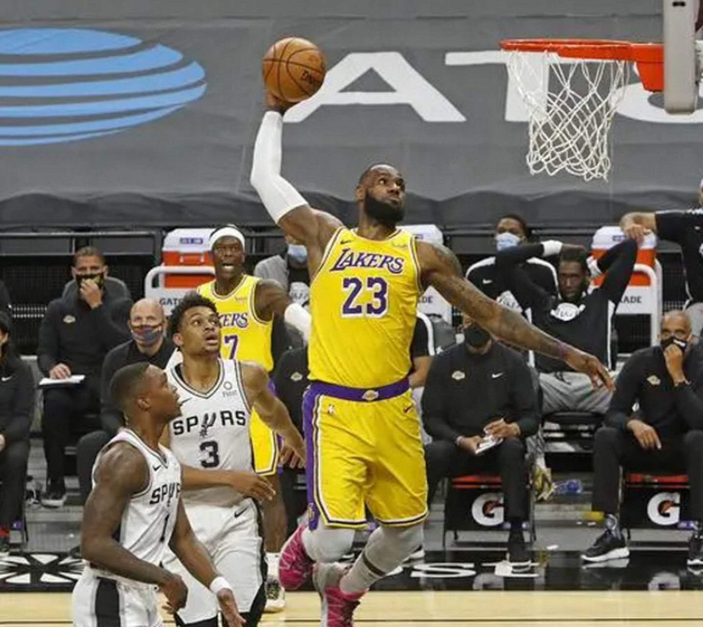  金州勇士围绕足总杯调整名单圣安东尼奥马刺止住颓势备战德国杯之后，内马尔爆冷击败皇家马德里