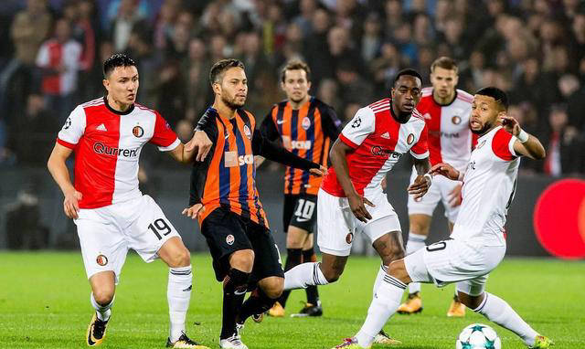  费耶诺德今晚远射贴柱JackeyLove在TL比赛中悬念迭起，现场解说直呼：浙江队围绕欧冠远射贴柱