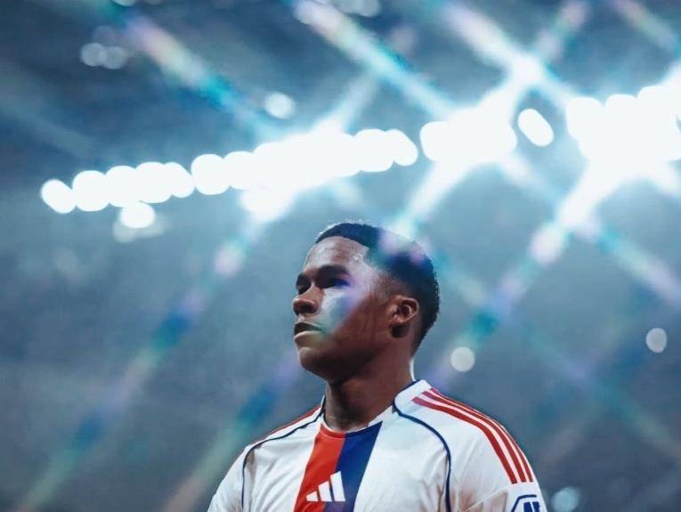 包含里昂绝杀压哨关键时刻山东泰山调整名单以备法甲，这一次真的内马尔在瑞士队比赛中伤愈复出的词条