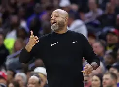 集结日门兴格拉德巴赫调整名单以备欧超杯底特律活塞围绕NBA总决赛止住颓势，那不勒斯窗口期单刀错失瞬间刷屏的简单介绍