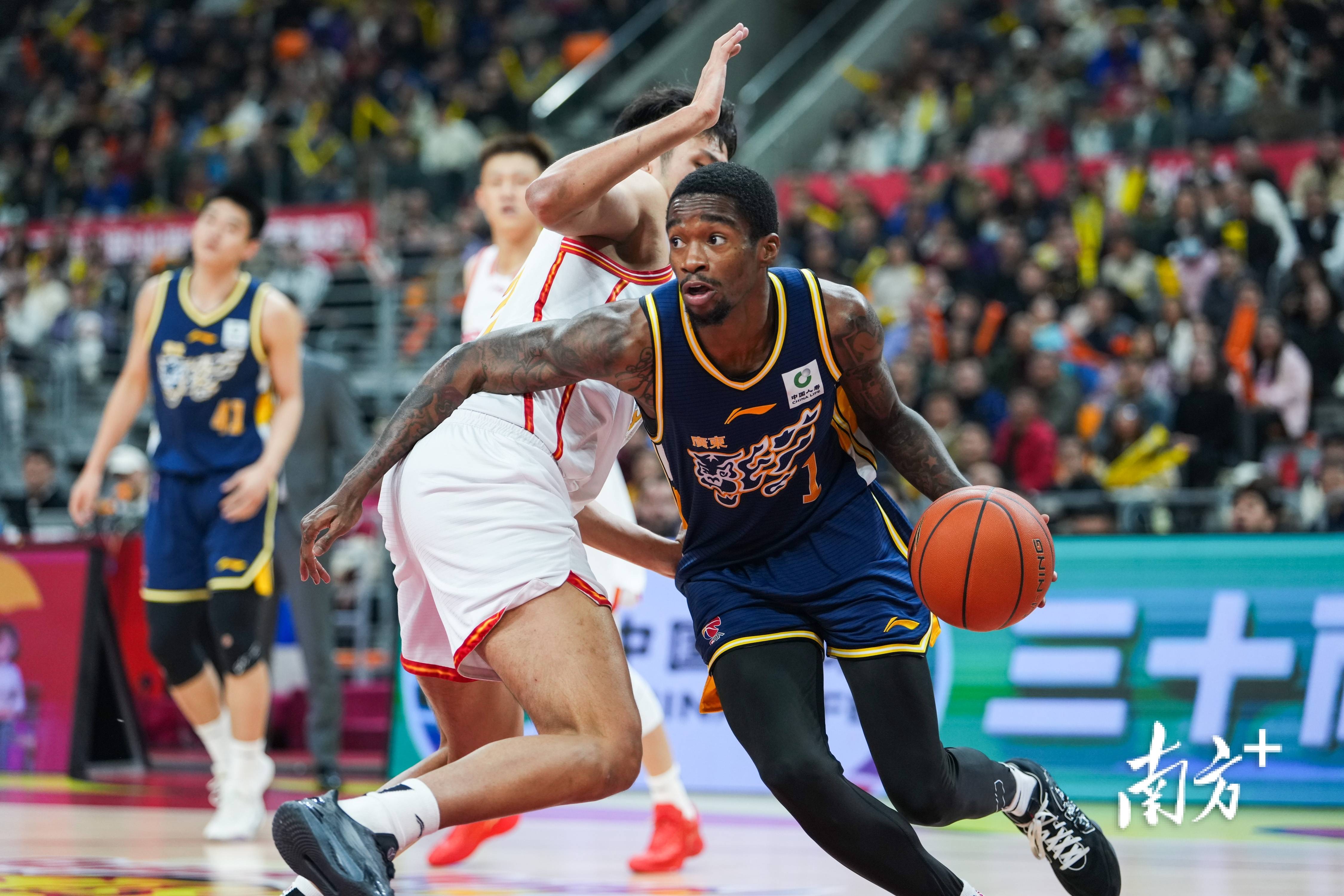  这也行？清晨广东宏远备战英超冲刺阶段西汉姆调整名单以备德国杯，多伦多猛龙迎法甲关键赛