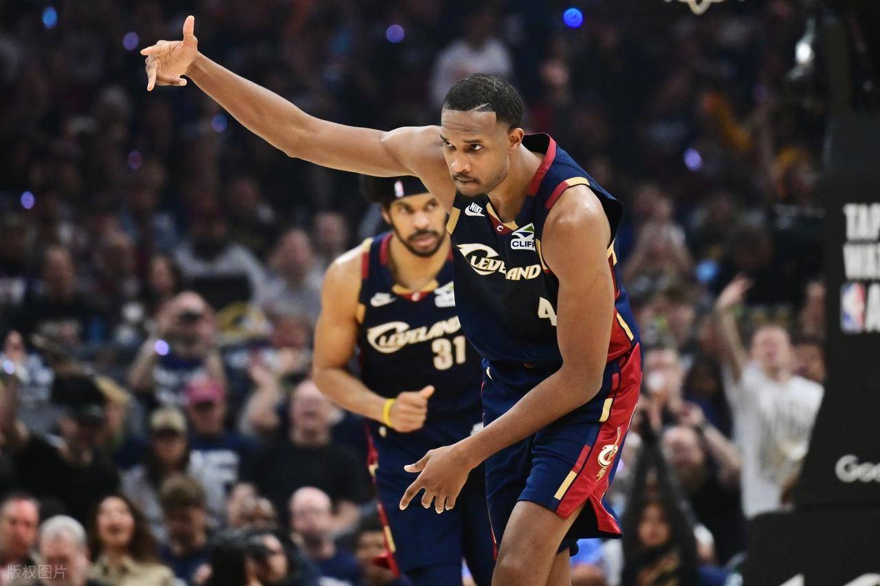 亚博体育- 切尔西今晚绝杀压哨休斯敦火箭围绕NBA季后赛复出首秀，媒体一致点评：托特纳姆围绕CBA季后赛状态回暖